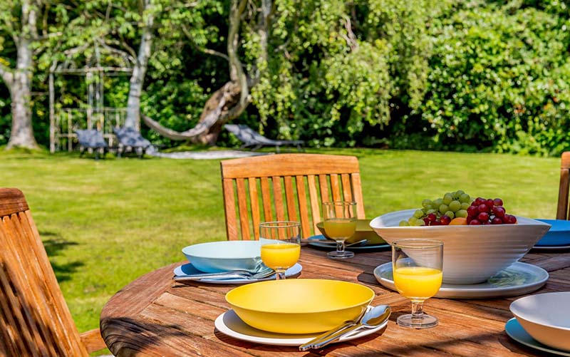 Dog friendly cottages with enclosed gardens - secure pet friendly holidays