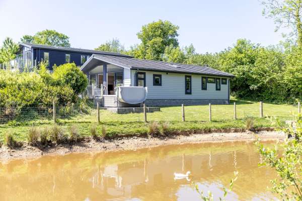 Saffron Lodge, 24 Roadford Lake Lodges, Roadford Lake