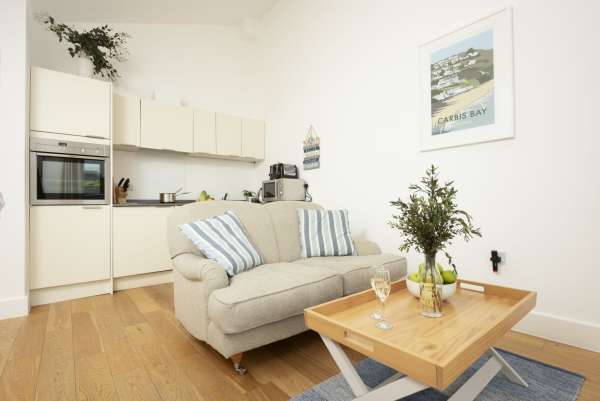 55 Una, Carbis Bay