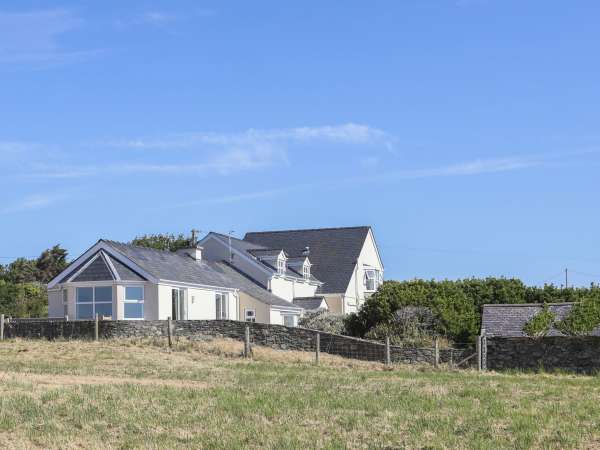 Glanrhyd Isaf, Llanfair Yn Neubwll
