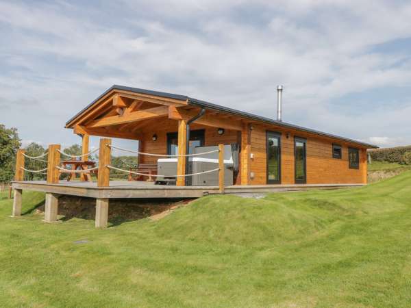 Bryn Eiddon Log Cabin Image 1