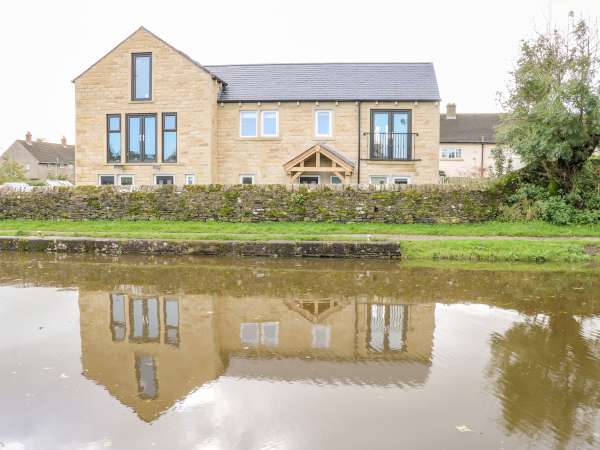 Lock View - Nordic Spa, Gargrave