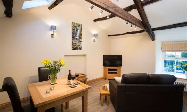 Abbots Reading Mews 2, Lakeside