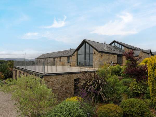 Gwelfor Barn, Llangoed