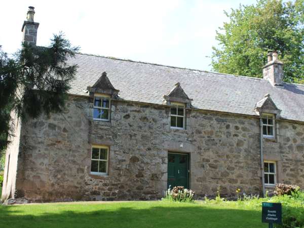 South Mains Cottage - Craigievar Castle, Alford, Aberdeenshire