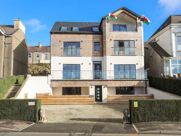 Bryn Min Manton Bach, Caernarfon