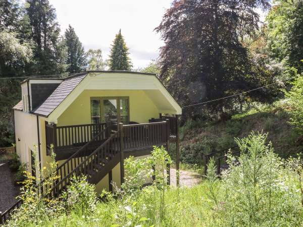 Waterfall Apartment, Cannich