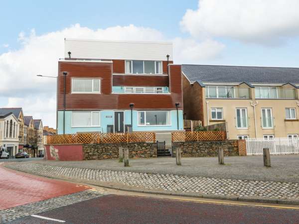 Beachfront Apartment, Pwllheli