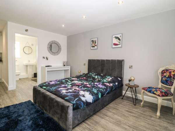 Chalet 1, Sherburn