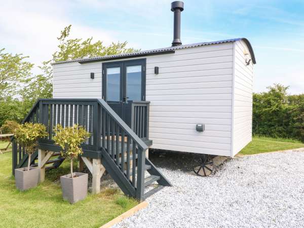 Cwt Y Rhos, Valley