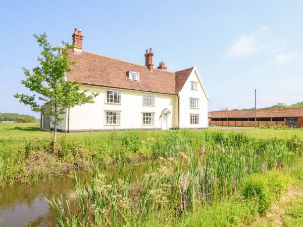 South Grange House - Sleep 16, Sibton
