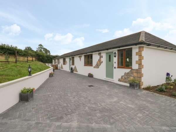 Bumble Bee Retreat, Tytherleigh