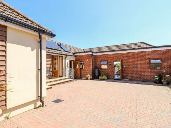 2 The Stables, Ryde