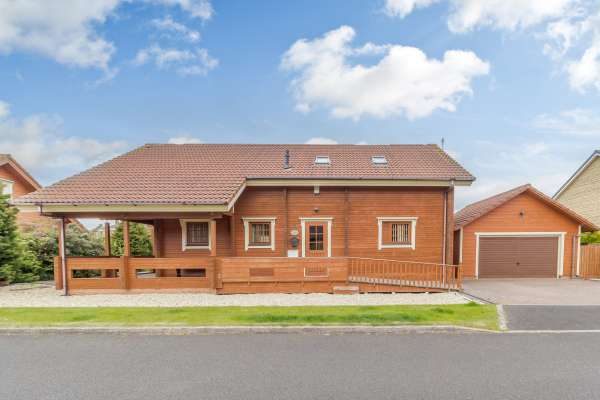 Jamaal Lodge, Amble