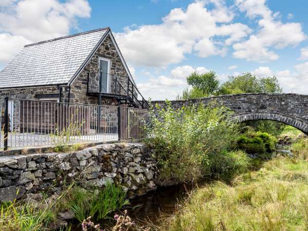 Glan Nug Bach, Rhydlydan