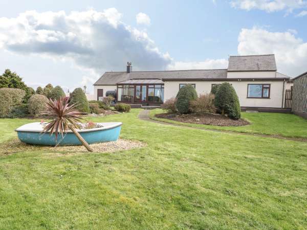 Llys Llywenan, Llanddeusant