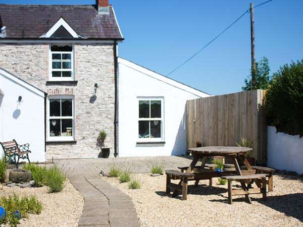 The Den, Llansteffan