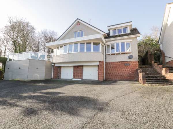 11 Glyn Garth Mews, Llandegfan