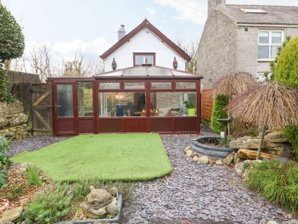 The Cottage, Marian-glas