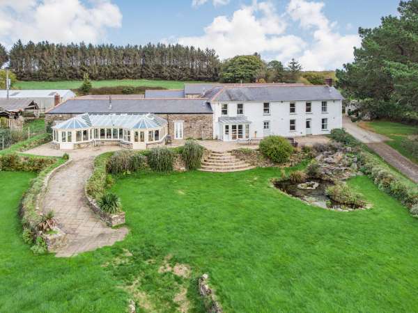 Tregoninny Vineyard and Woodland Farmhouse, Tresillian