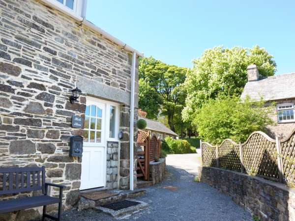 Hele Stone Cottage, Polyphant