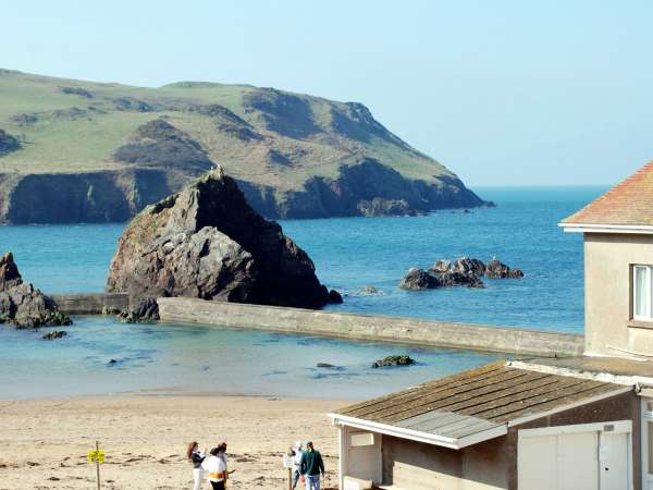 4 Armada House, Hope Cove