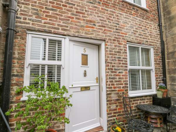 5 Oystons Yard, Whitby